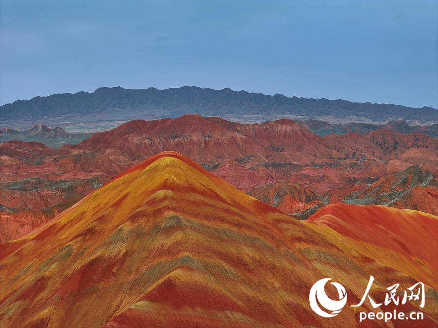 雨后的七彩丹霞，顏色格外艷麗。人民網(wǎng)記者 李根攝